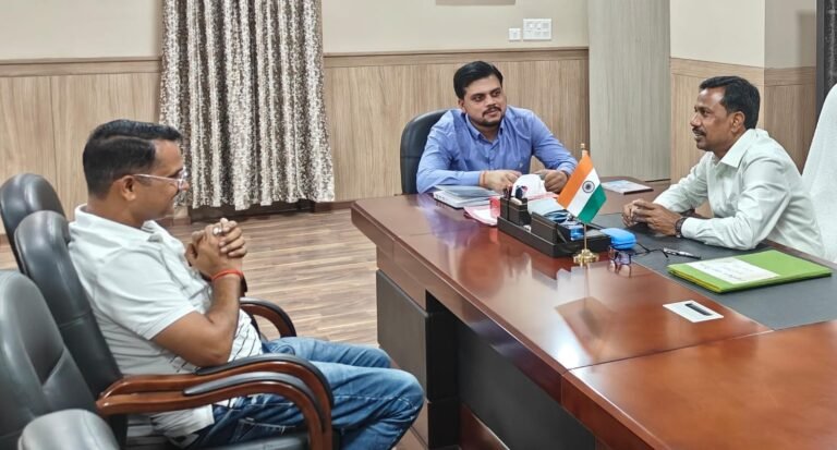 हजारीबाग मेडिकल कॉलेज अस्पताल में बह रहे नाली के पानी को लेकर  उठाई आवाज,